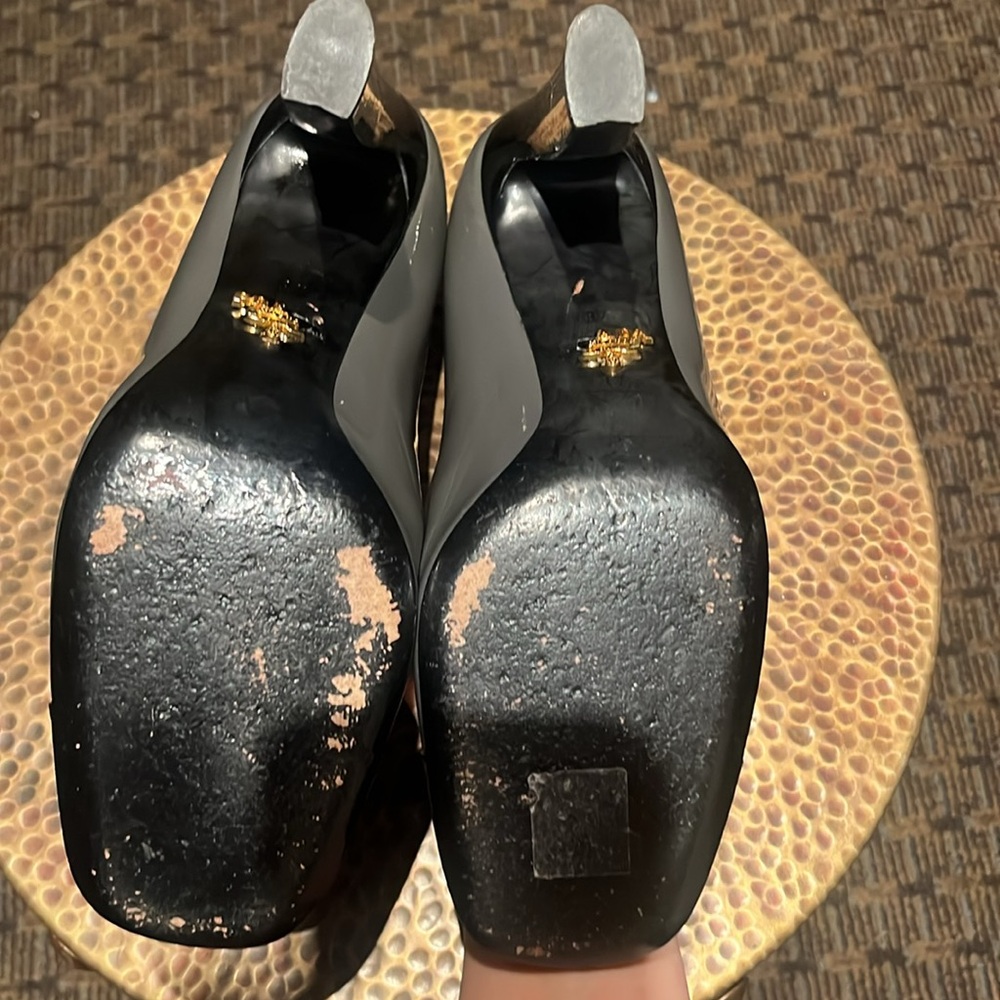 🎉 HOST PICK 🎉 PRADA Gray and Black Women's Pumps - Picture 5 of 6